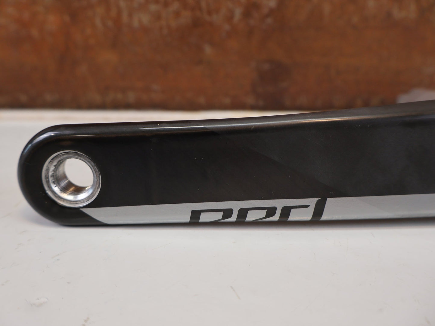 Kurbel von Sram, SRAM RED AXS D1 CARBON ROAD KURBELARME 8-BOLT DUB / 175MM vor USEDBIKES-OB.DE Hintergrund
