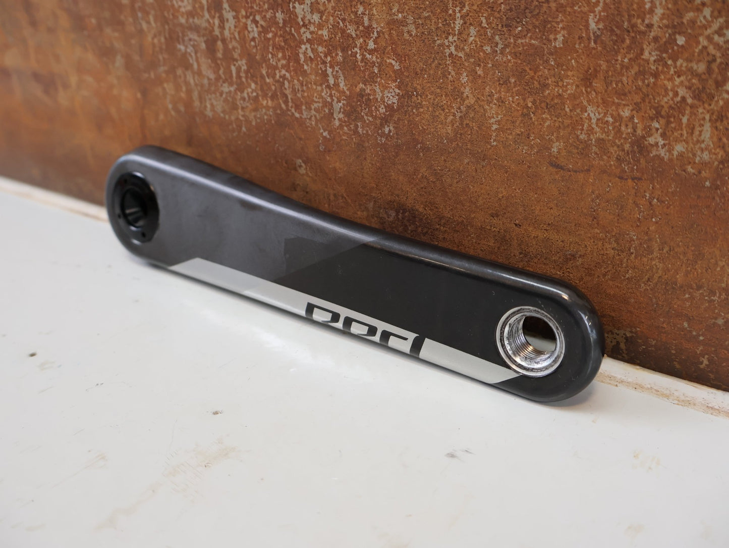 Kurbel von Sram, SRAM RED AXS D1 CARBON ROAD KURBELARME 8-BOLT DUB / 175MM vor USEDBIKES-OB.DE Hintergrund