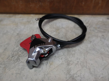 Bremse von Sram, SRAM – RED AXS D1 FLATMOUNT 2 - PIECE BREMSSATTEL / 2 - KOLBEN / 900 MM LEITUNG vor USEDBIKES - OB.DE Hintergrund