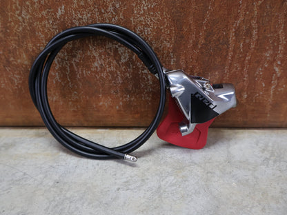 Bremse von Sram, SRAM – RED AXS D1 FLATMOUNT 2 - PIECE BREMSSATTEL / 2 - KOLBEN / 900 MM LEITUNG vor USEDBIKES - OB.DE Hintergrund