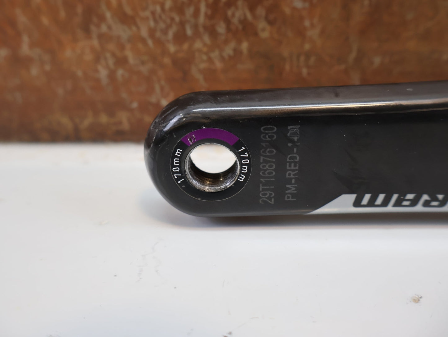 Kurbel von Sram, SRAM RED AXS D1 KURBELARME / 170 MM / CARBON / 8 - BOLT / DUB vor USEDBIKES - OB.DE Hintergrund