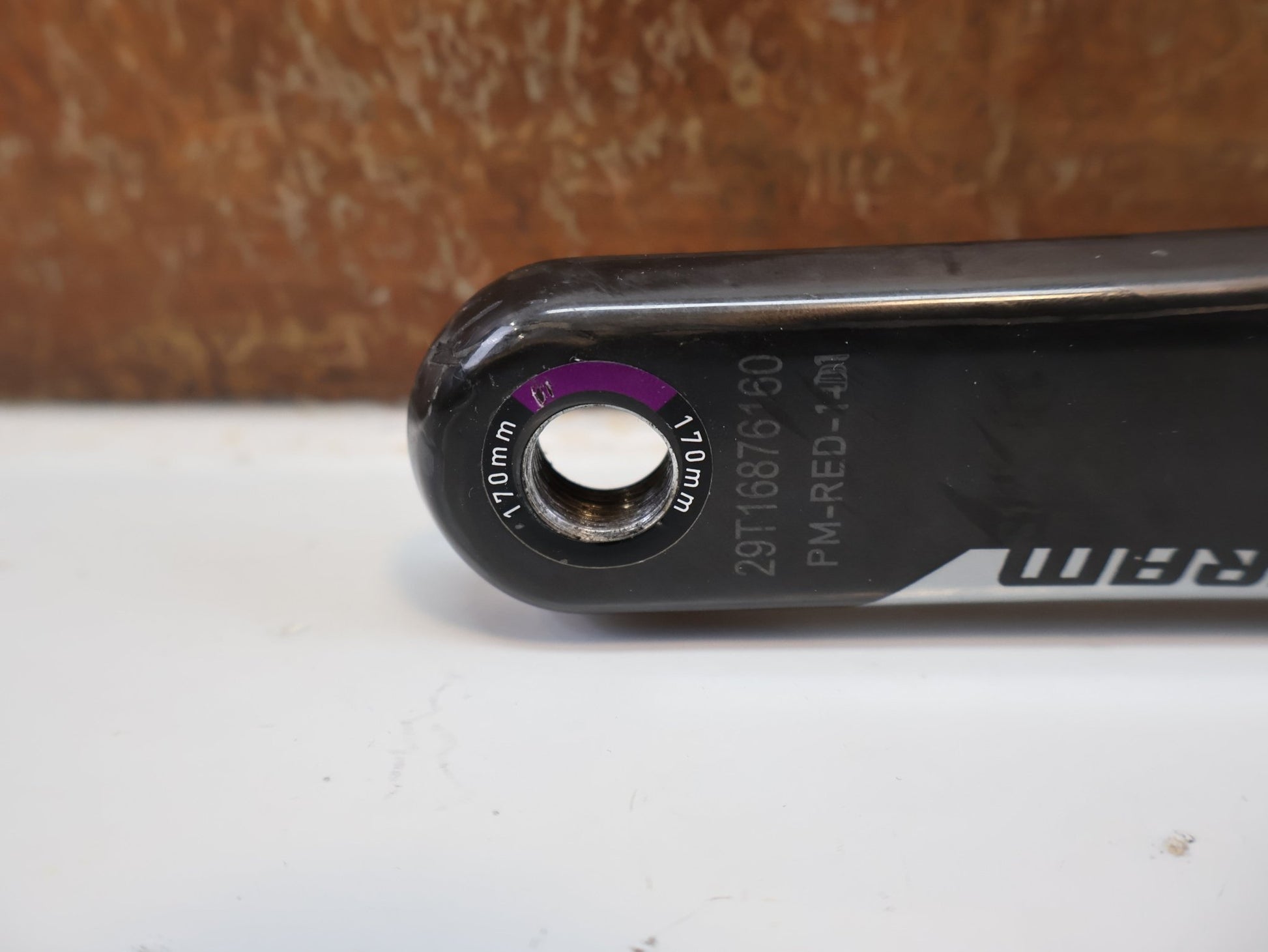 Kurbel von Sram, SRAM RED AXS D1 KURBELARME / 170 MM / CARBON / 8 - BOLT / DUB vor USEDBIKES - OB.DE Hintergrund