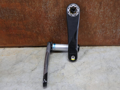 Kurbel von Sram, SRAM RED AXS D1 KURBELARME DUB 8 - BOLT 175 MM vor USEDBIKES - OB.DE Hintergrund