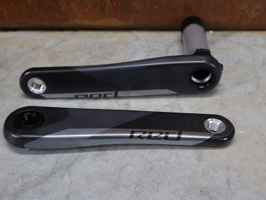 Kurbel von Sram, SRAM RED AXS D1 KURBELARME DUB 8 - BOLT 175 MM vor USEDBIKES - OB.DE Hintergrund