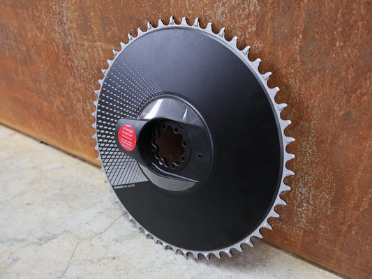 Kettenblatt von Sram, SRAM – RED AXS D1 POWER SENSOR KIT / POWERMETER / 54 ZÄHNE / 1 FACH / QUARQ DZERO vor USEDBIKES - OB.DE Hintergrund