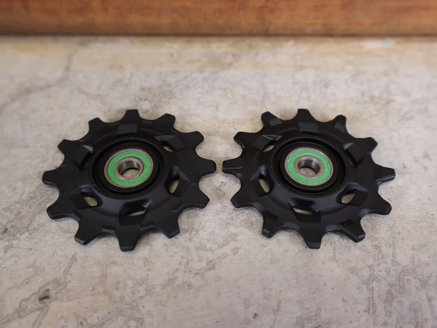 Zubehör von Sram, SRAM – RED AXS D1 SCHALTROLLEN - SET / 12 - FACH / KERAMIK vor USEDBIKES - OB.DE Hintergrund