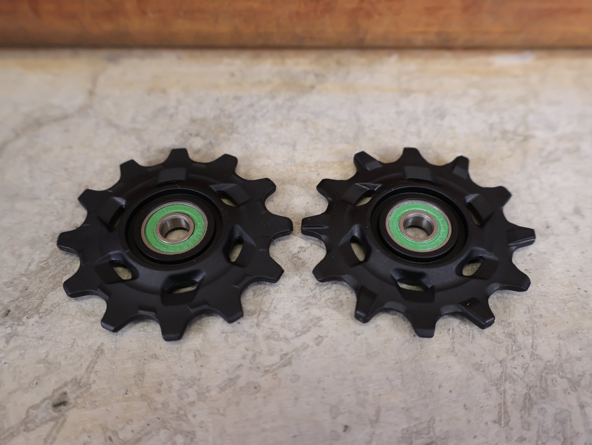 Zubehör von Sram, SRAM – RED AXS D1 SCHALTROLLEN - SET / 12 - FACH / KERAMIK vor USEDBIKES - OB.DE Hintergrund