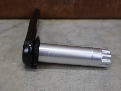 Kurbel von Sram, SRAM RED AXS D1 – TEAM EDITION / DUB SL AXLE / 165–175 MM – LEFT CARBON REPLACEMENT ARM vor USEDBIKES - OB.DE Hintergrund