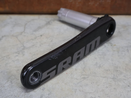 Kurbel von Sram, SRAM RED AXS D1 – TEAM EDITION / DUB SL AXLE / 165–175 MM – LEFT CARBON REPLACEMENT ARM vor USEDBIKES - OB.DE Hintergrund