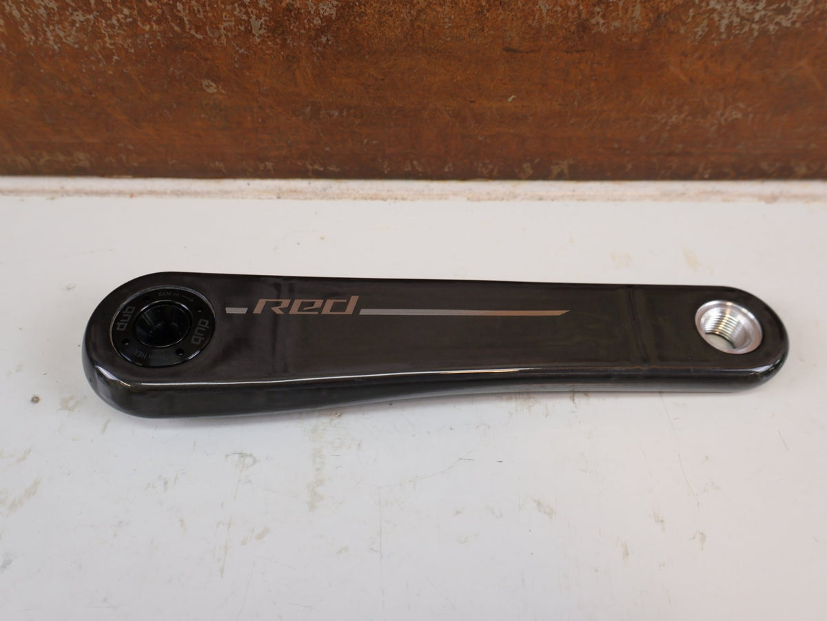 Kurbel von Sram, SRAM RED AXS E1 KURBELARME 170MM DUB SL 8-BOLT 309G vor USEDBIKES-OB.DE Hintergrund