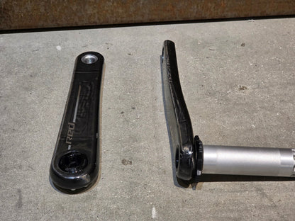 Kurbel von Sram, SRAM RED AXS E1 KURBELARME DUB 8 - BOLT 175MM vor USEDBIKES - OB.DE Hintergrund