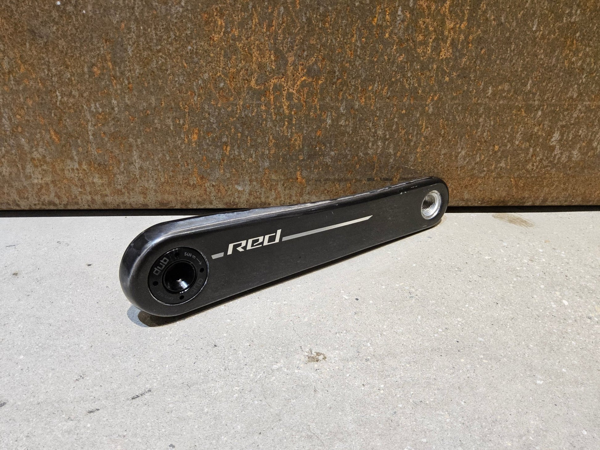 Kurbel von Sram, SRAM RED AXS E1 KURBELARME DUB 8 - BOLT 175MM vor USEDBIKES - OB.DE Hintergrund