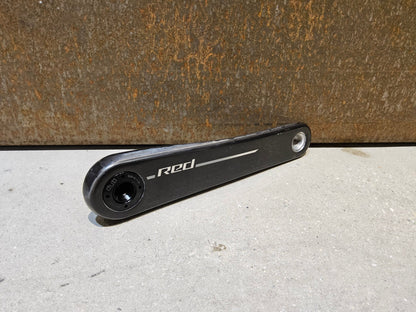 Kurbel von Sram, SRAM RED AXS E1 KURBELARME DUB 8 - BOLT 175MM vor USEDBIKES - OB.DE Hintergrund