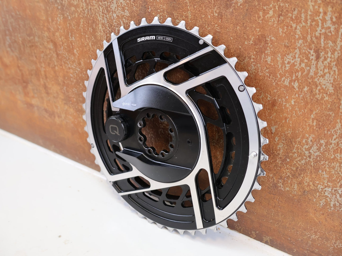 Powermeter von Sram, SRAM RED AXS E1 POWERMETER KIT 48-35T / BASTLERWARE vor USEDBIKES-OB.DE Hintergrund