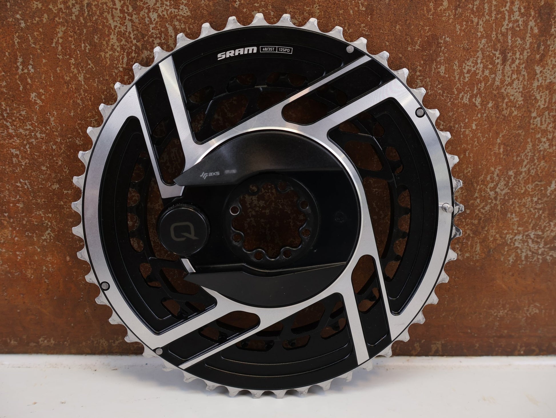 Powermeter von Sram, SRAM RED AXS E1 POWERMETER KIT 48-35T / BASTLERWARE vor USEDBIKES-OB.DE Hintergrund
