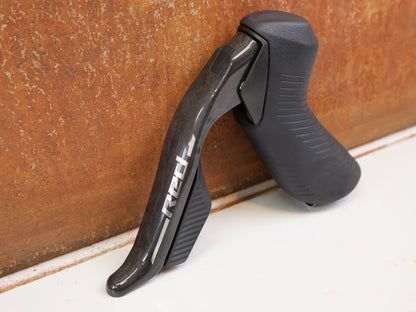 Brems-/ Schalthebel von Sram, SRAM RED AXS E1 SCHALT-BREMSHEBEL + HYDR. SCHEIBENBREMSE SET vor USEDBIKES-OB.DE Hintergrund