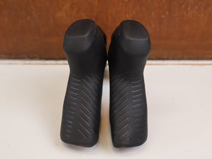 Brems-/ Schalthebel von Sram, SRAM RED AXS E1 SCHALT-BREMSHEBEL + HYDR. SCHEIBENBREMSE SET vor USEDBIKES-OB.DE Hintergrund