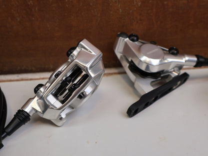 Brems-/ Schalthebel von Sram, SRAM RED AXS E1 SCHALT-BREMSHEBEL + HYDR. SCHEIBENBREMSE SET vor USEDBIKES-OB.DE Hintergrund
