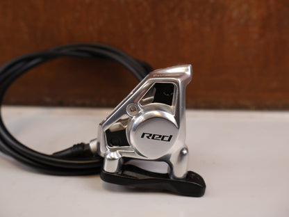 Brems-/ Schalthebel von Sram, SRAM RED AXS E1 Schalt Bremshebel Set Flatmount vor USEDBIKES-OB.DE Hintergrund