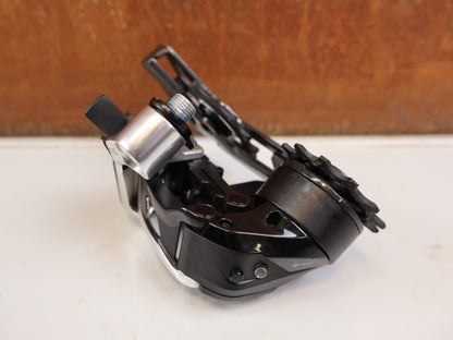Schaltungsteile von Sram, SRAM RED AXS E1 Schaltwerk 12-fach 36T 00.7518.184.000 vor USEDBIKES-OB.DE Hintergrund
