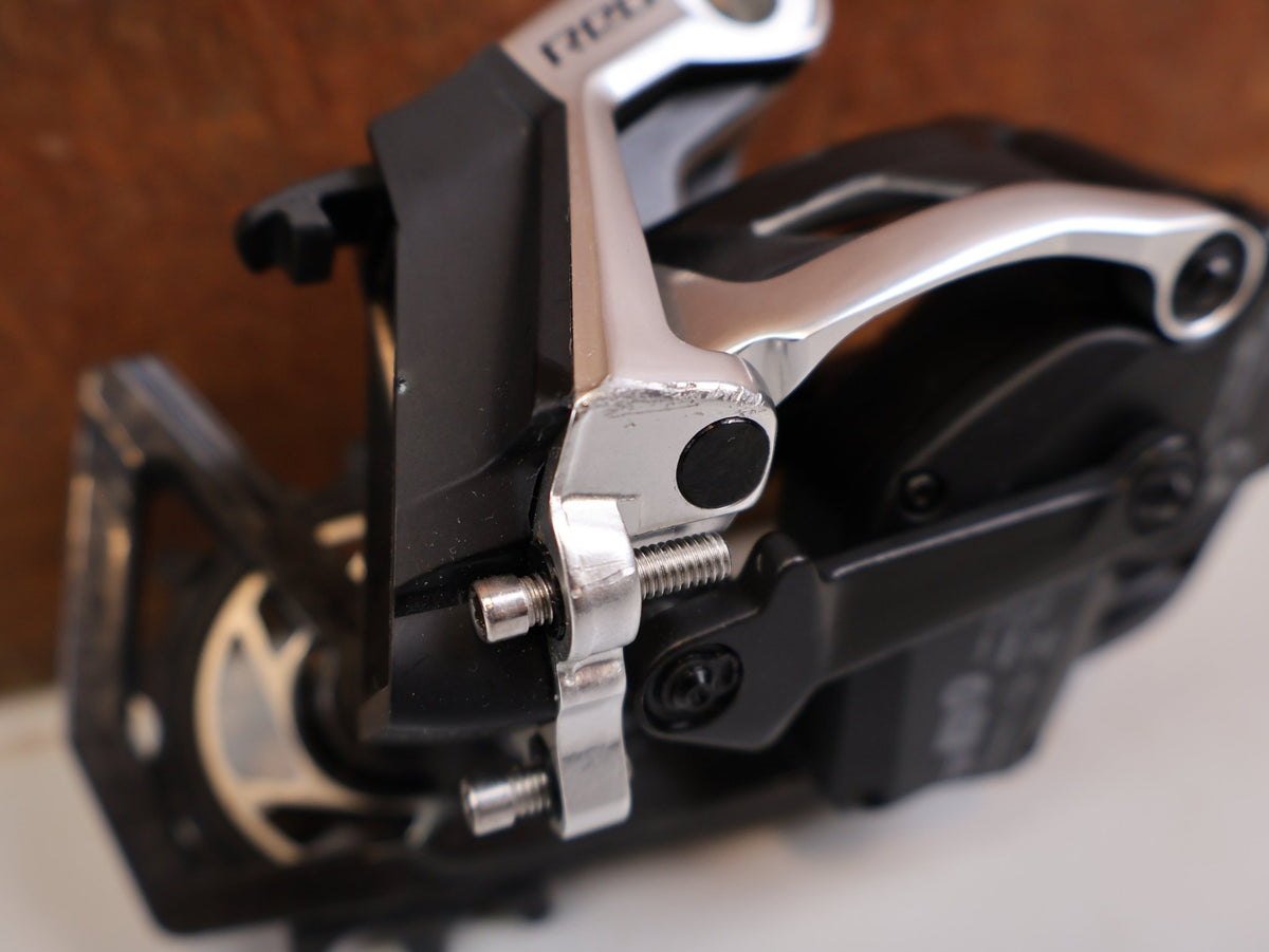 Schaltungsteile von Sram, SRAM RED AXS E1 Schaltwerk 12-fach 36T 00.7518.184.000 vor USEDBIKES-OB.DE Hintergrund