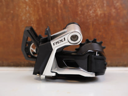 Schaltungsteile von Sram, SRAM RED AXS E1 Schaltwerk 12-fach 36T 00.7518.184.000 vor USEDBIKES-OB.DE Hintergrund