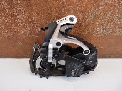 Schaltungsteile von Sram, SRAM RED AXS E1 SCHALTWERK 12 FACH MY25 36T MAX vor USEDBIKES-OB.DE Hintergrund