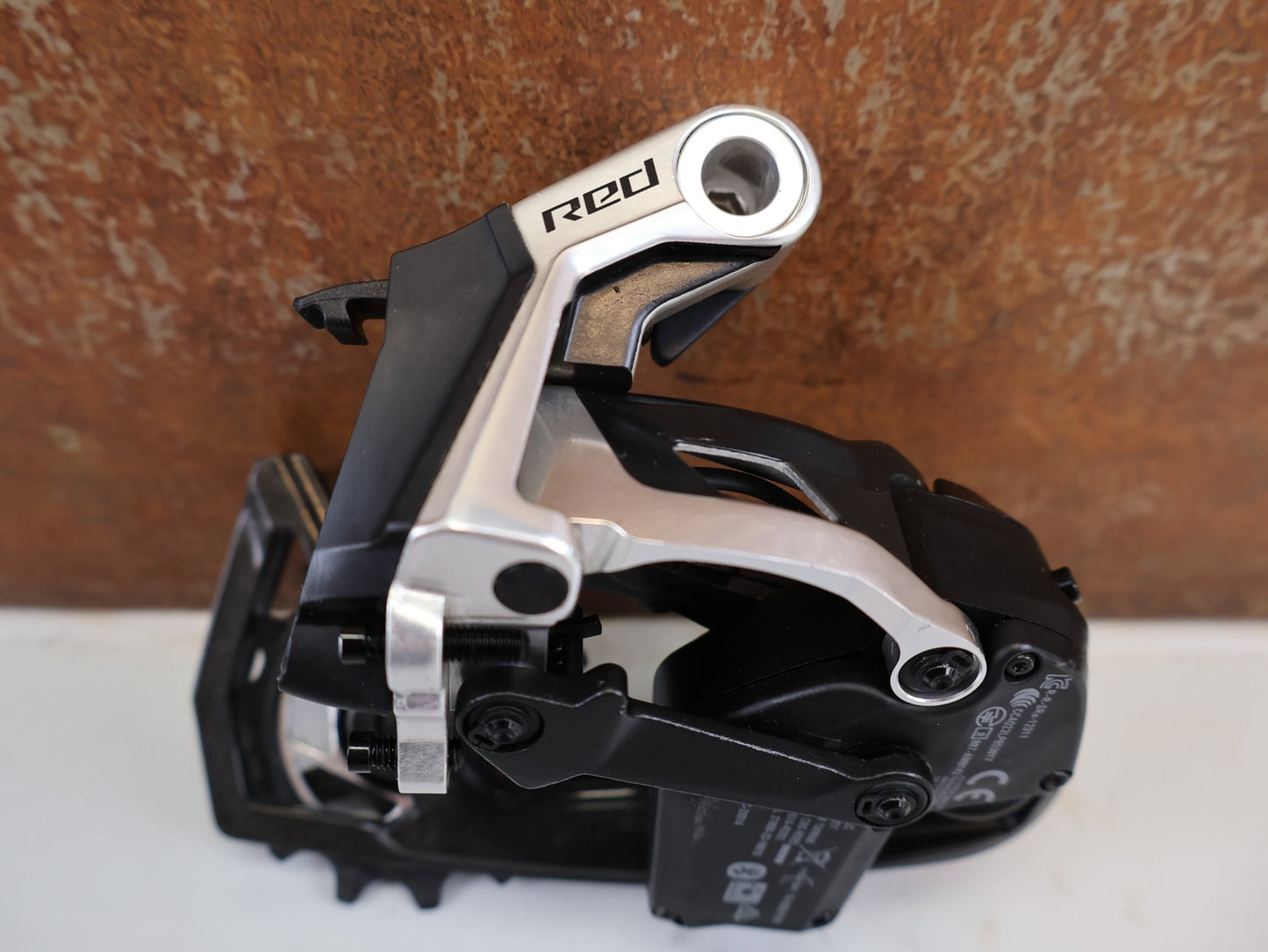 Schaltungsteile von Sram, SRAM RED AXS E1 SCHALTWERK 12 FACH MY25 36T MAX vor USEDBIKES-OB.DE Hintergrund