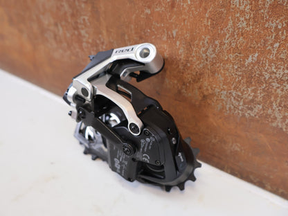 Schaltungsteile von Sram, SRAM RED AXS E1 SCHALTWERK 12 FACH MY25 36T MAX vor USEDBIKES-OB.DE Hintergrund