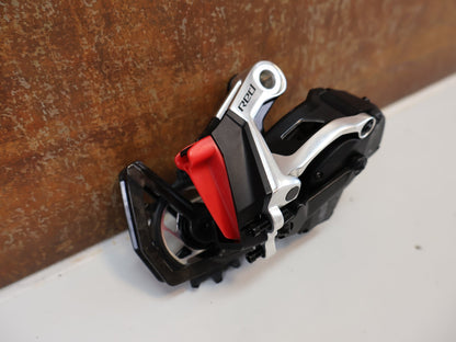 Schaltungsteile von Sram, SRAM RED AXS E1 SCHALTWERK / MY25 / 12 - FACH / MAX 36T vor USEDBIKES - OB.DE Hintergrund