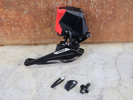 Schaltungsteile von Sram, SRAM RED AXS E1 UMWERFER / 2×12 ROAD – WIRELESS – BRAZE - ON vor USEDBIKES - OB.DE Hintergrund