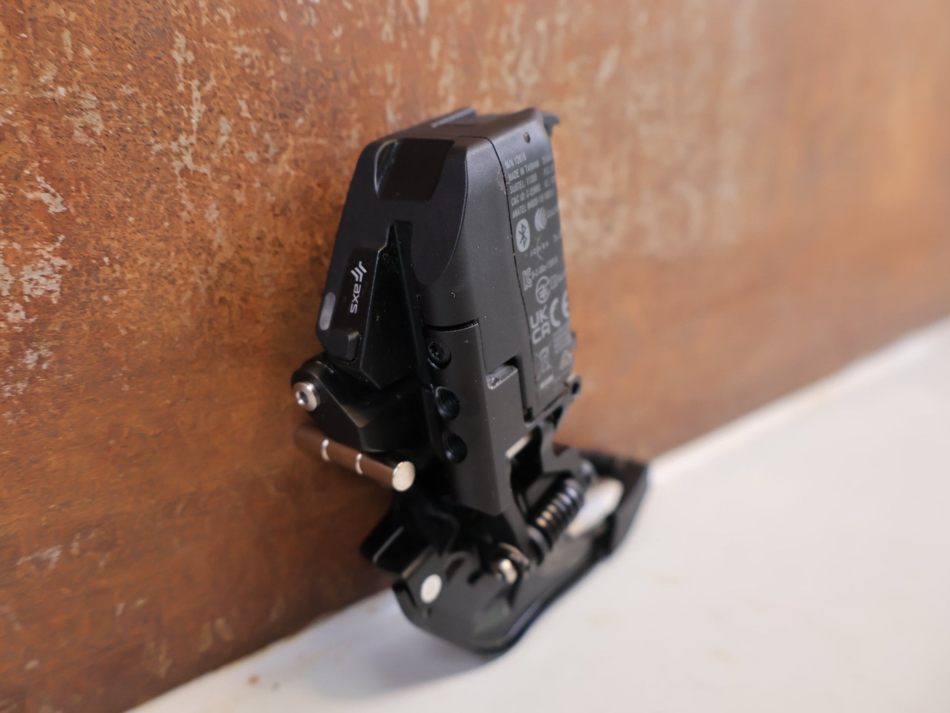 Schaltungsteile von Sram, SRAM RED AXS E1 UMWERFER MY25 2X12 FACH BRAZE ON vor USEDBIKES-OB.DE Hintergrund