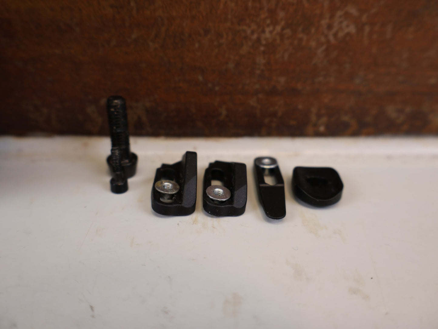 Schaltungsteile von Sram, SRAM RED AXS E1 UMWERFER MY25 2X12 FACH BRAZE ON vor USEDBIKES-OB.DE Hintergrund