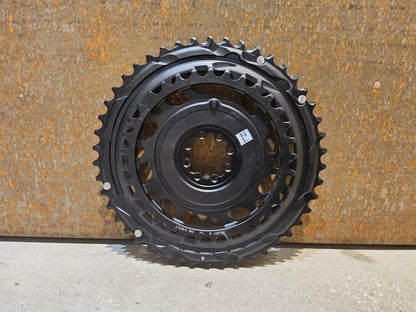 Kettenblatt von Sram, SRAM RED AXS KETTENBLATT - SET 12 FACH 8 - BOLT SPIDER 46 / 33 ZÄHNE vor USEDBIKES - OB.DE Hintergrund