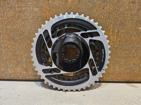 Kettenblatt von Sram, SRAM RED AXS KETTENBLATT - SET 12 FACH 8 - BOLT SPIDER 46 / 33 ZÄHNE vor USEDBIKES - OB.DE Hintergrund