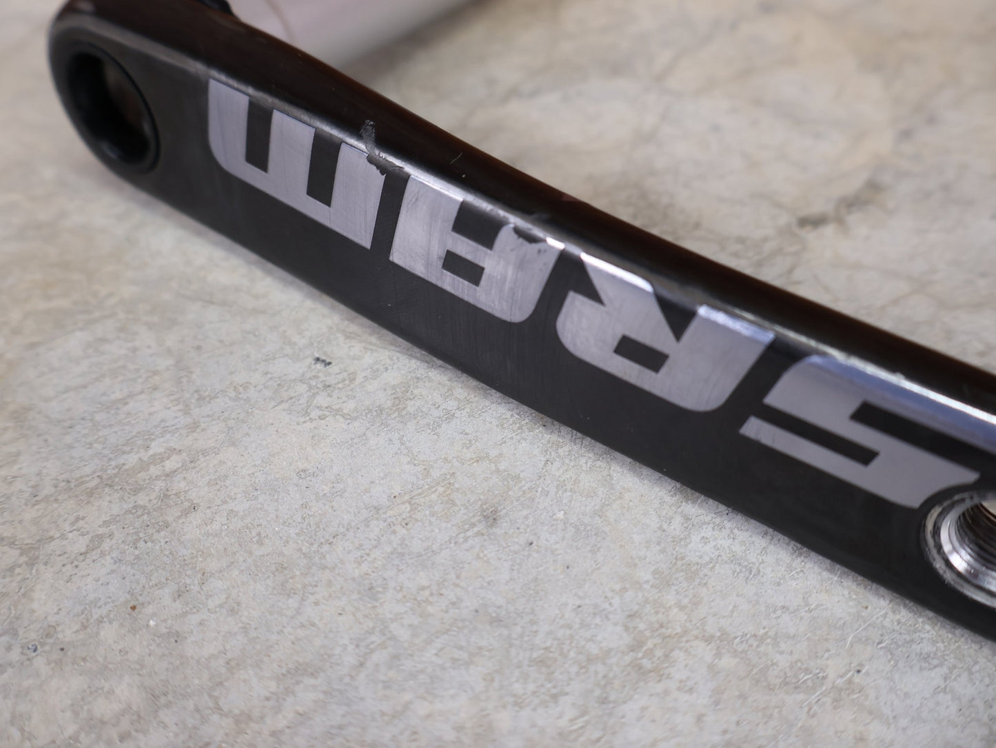 Kurbel von Sram, SRAM RED AXS KURBELARME D1 DUB 8 - BOLT / TEAM EDITION - RACE / 170MM vor USEDBIKES - OB.DE Hintergrund