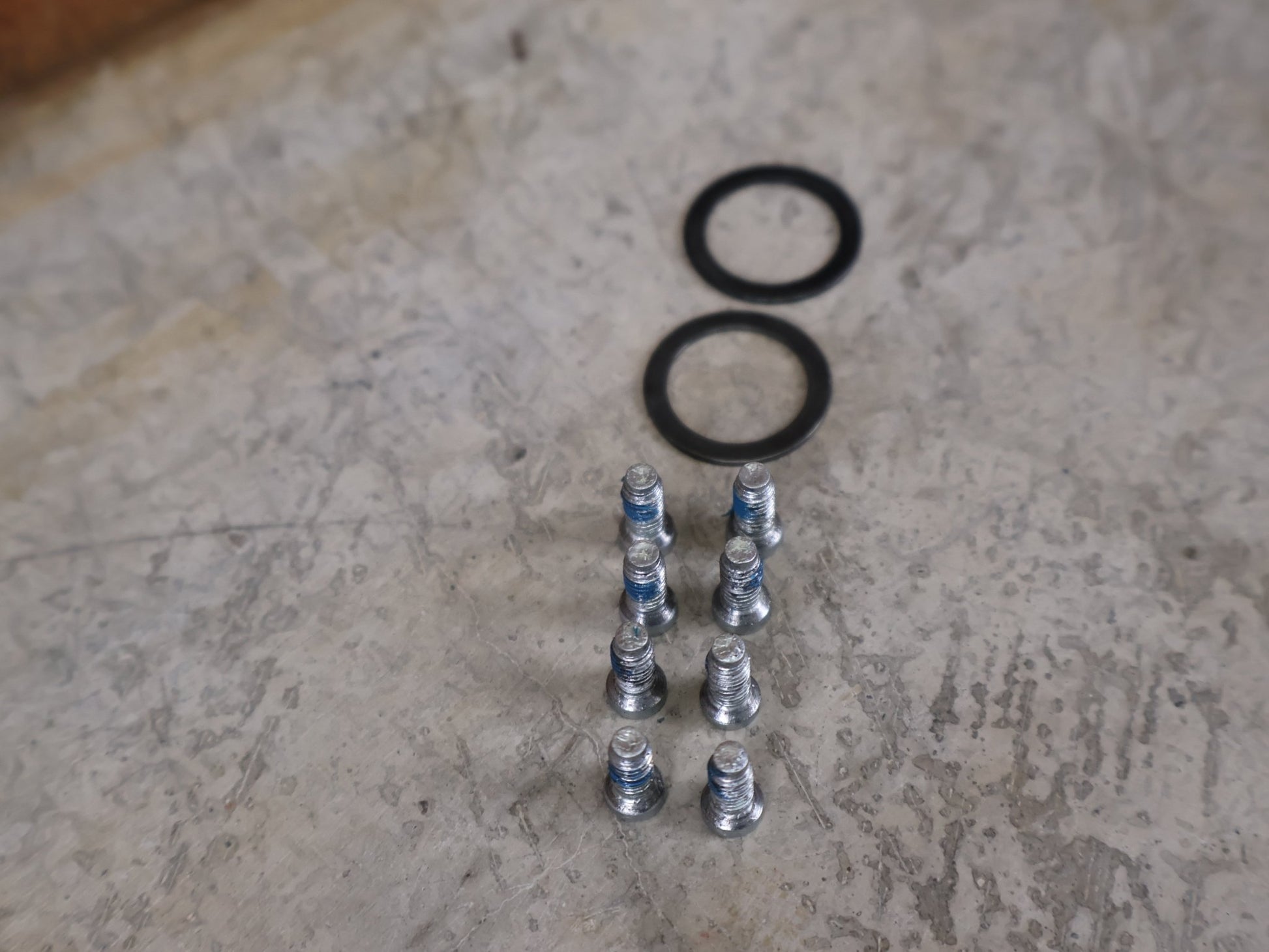 Kurbel von Sram, SRAM RED AXS KURBELARME D1 DUB 8 - BOLT / TEAM EDITION - RACE / 170MM vor USEDBIKES - OB.DE Hintergrund