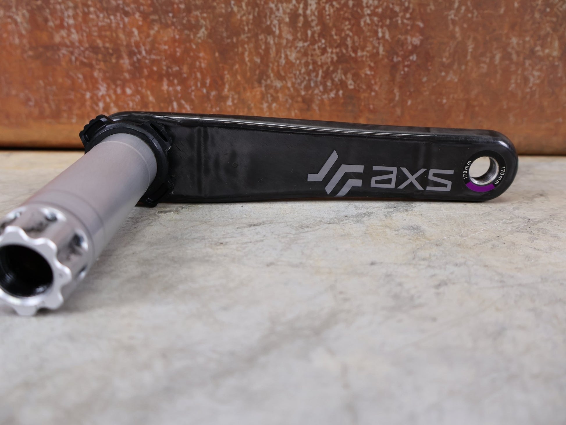 Kurbel von Sram, SRAM RED AXS KURBELARME D1 DUB 8 - BOLT / TEAM EDITION - RACE / 170MM vor USEDBIKES - OB.DE Hintergrund