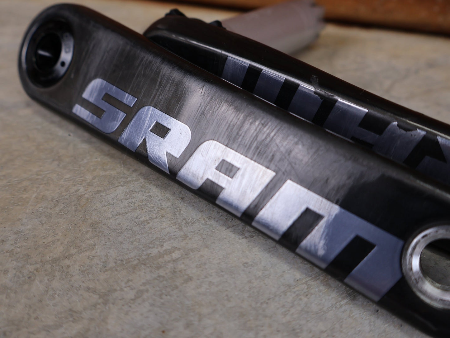 Kurbel von Sram, SRAM RED AXS KURBELARME D1 DUB 8 - BOLT / TEAM EDITION - RACE / 170MM vor USEDBIKES - OB.DE Hintergrund