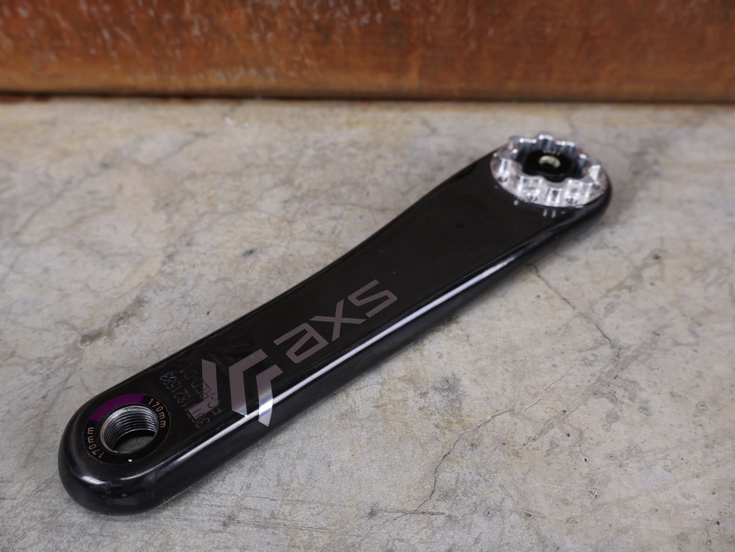 Kurbel von Sram, SRAM RED AXS KURBELARME D1 DUB 8 - BOLT / TEAM EDITION - RACE / 170MM vor USEDBIKES - OB.DE Hintergrund