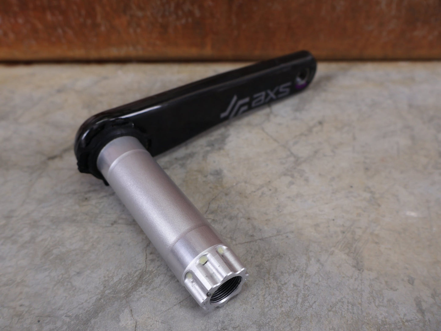 Kurbel von Sram, SRAM RED AXS KURBELARME D1 DUB 8 - BOLT / TEAM EDITION - RACE / 170MM vor USEDBIKES - OB.DE Hintergrund