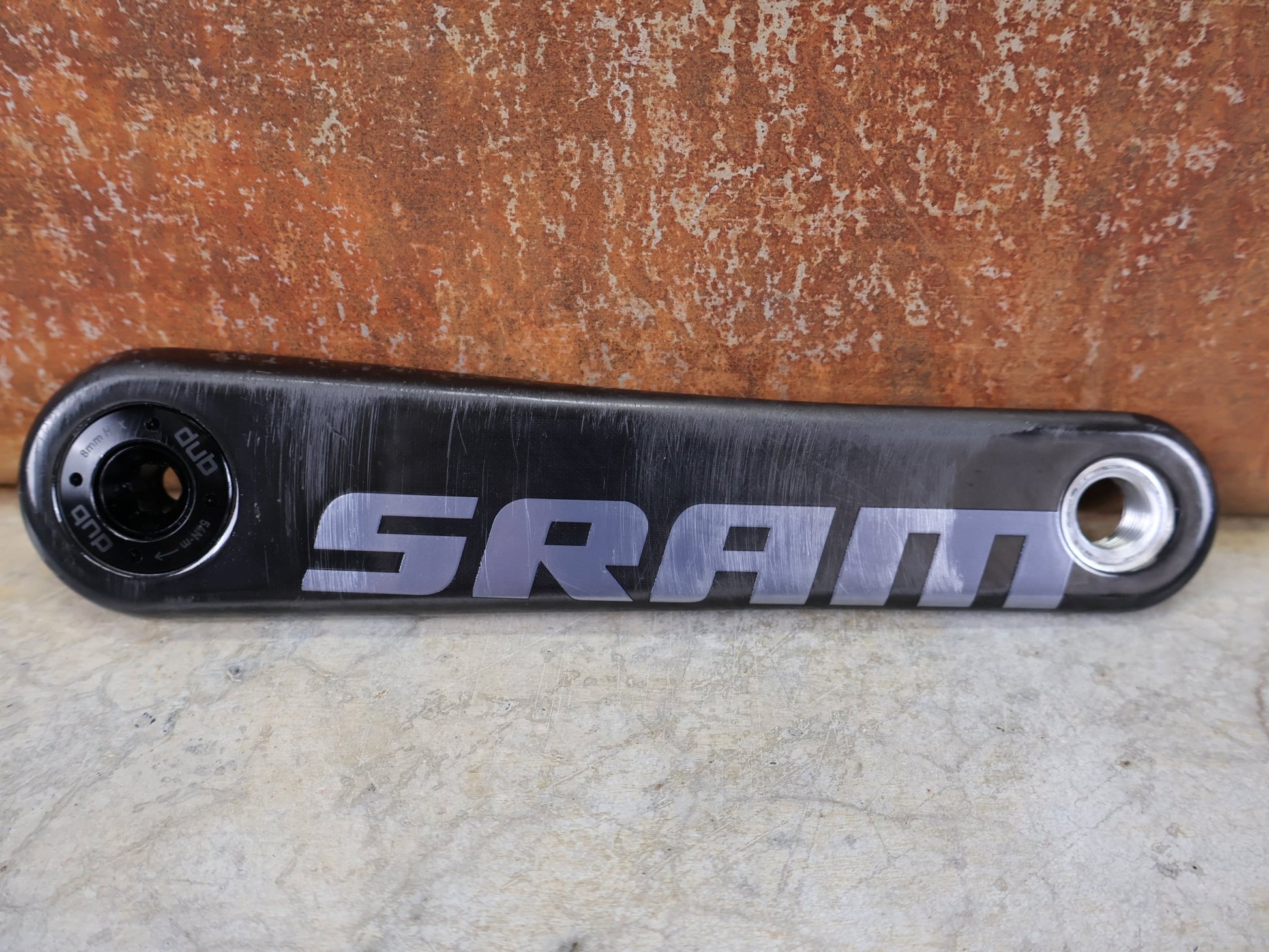 Kurbel von Sram, SRAM RED AXS KURBELARME D1 DUB 8 - BOLT / TEAM EDITION - RACE / 170MM vor USEDBIKES - OB.DE Hintergrund
