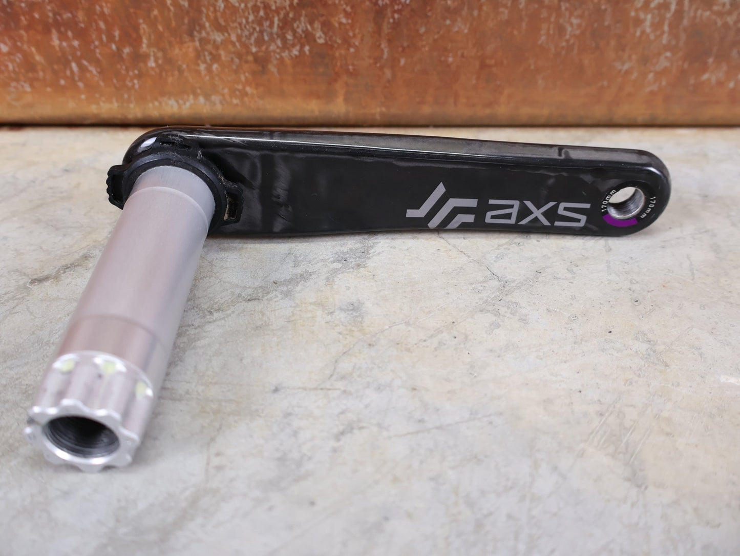 Kurbel von Sram, SRAM RED AXS KURBELARME D1 DUB 8 - BOLT / TEAM EDITION - RACE / 170MM vor USEDBIKES - OB.DE Hintergrund