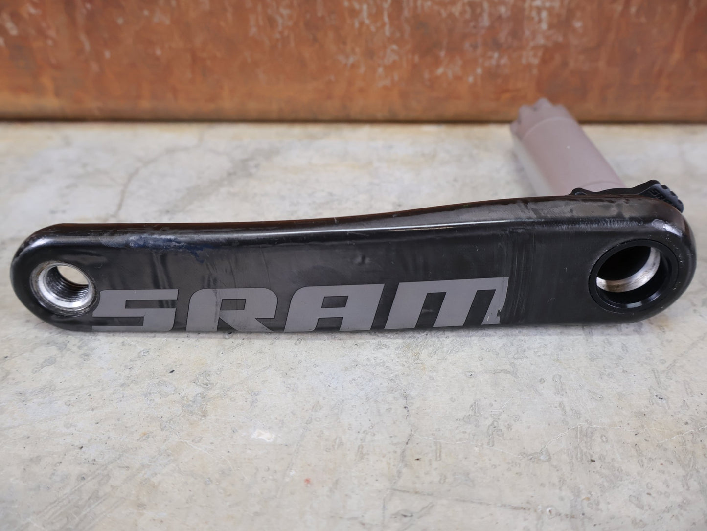 Kurbel von Sram, SRAM RED AXS KURBELARME D1 DUB 8 - BOLT / TEAM EDITION - RACE / 172.5MM vor USEDBIKES - OB.DE Hintergrund