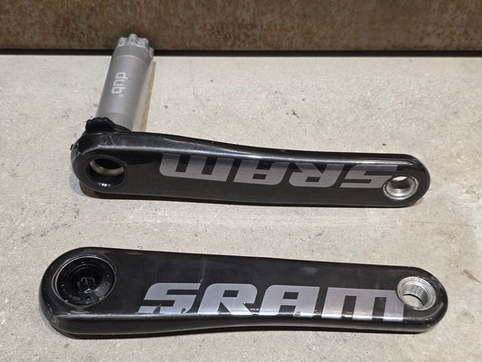 Kurbel von Sram, SRAM RED AXS KURBELARME D1 DUB 8 - BOLT / TEAM EDITION - RACE / 172.5MM vor USEDBIKES - OB.DE Hintergrund