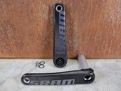 Kurbel von Sram, SRAM RED AXS KURBELARME D1 DUB 8 - BOLT / TEAM EDITION - RACE / 172.5MM vor USEDBIKES - OB.DE Hintergrund