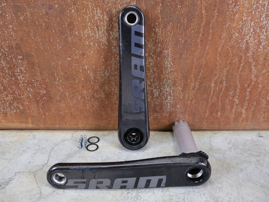 Kurbel von Sram, SRAM RED AXS KURBELARME D1 DUB 8 - BOLT / TEAM EDITION - RACE / 172.5MM vor USEDBIKES - OB.DE Hintergrund