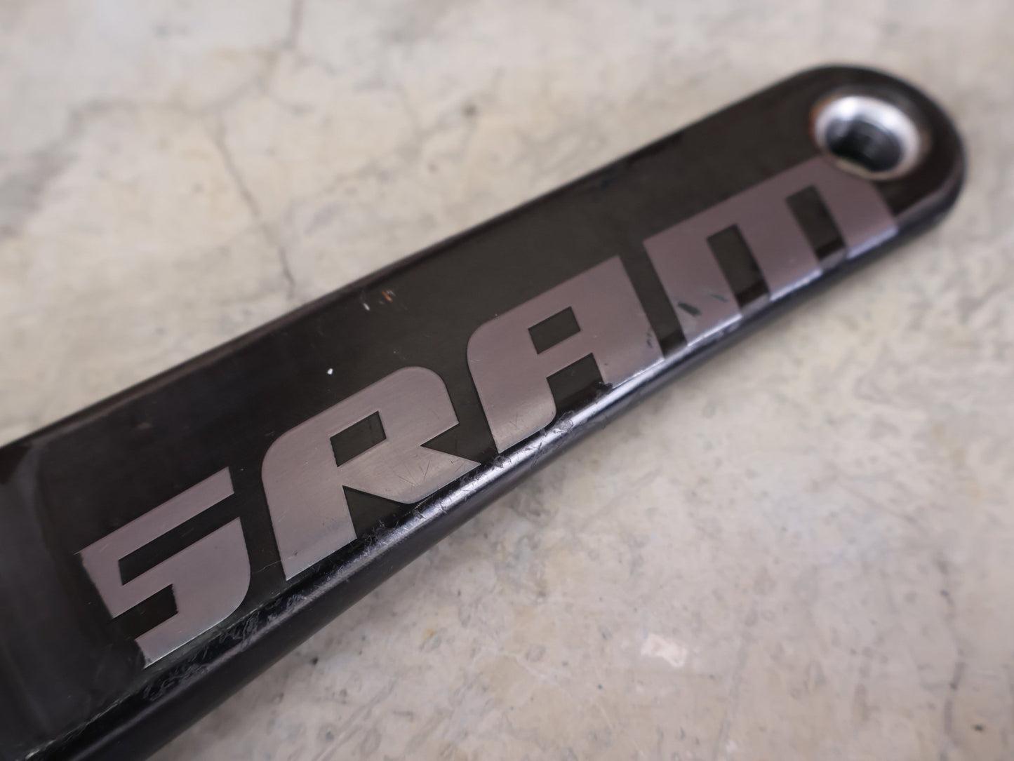 Kurbel von Sram, SRAM RED AXS KURBELARME D1 DUB 8 - BOLT / TEAM EDITION - RACE / 172.5MM vor USEDBIKES - OB.DE Hintergrund
