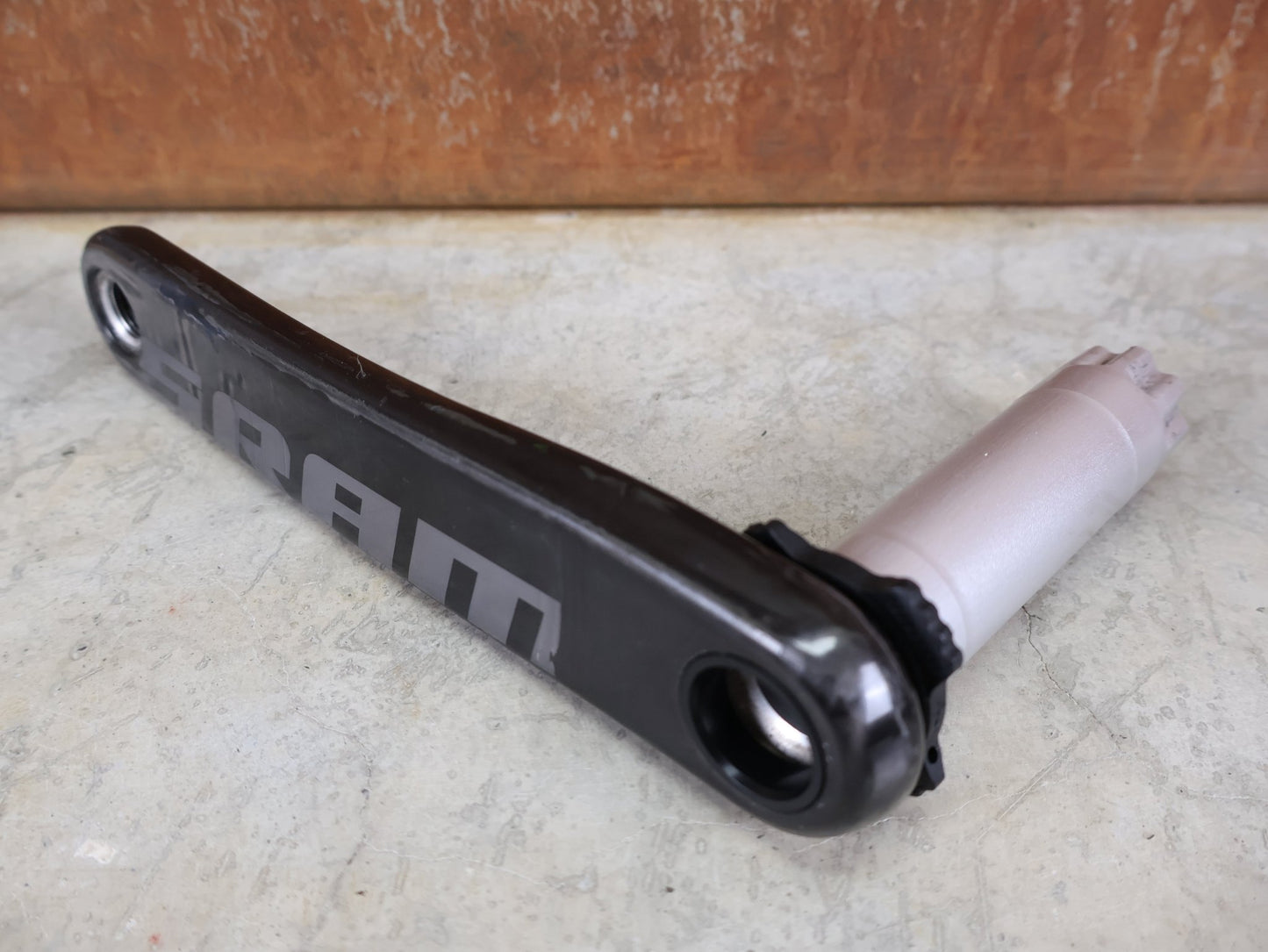 Kurbel von Sram, SRAM RED AXS KURBELARME D1 DUB 8 - BOLT / TEAM EDITION - RACE / 172.5MM vor USEDBIKES - OB.DE Hintergrund