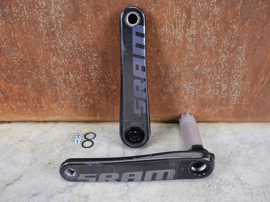 Kurbel von Sram, SRAM RED AXS KURBELARME D1 DUB 8 - BOLT / TEAM EDITION - RACE / 172.5MM vor USEDBIKES - OB.DE Hintergrund